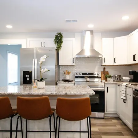 Luxury 4 Large Bedrooms With 5 Beds And 3 Baths, A Quiet Street In Cascade Area